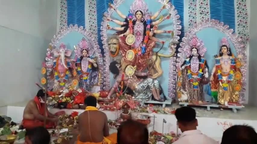 महेशपुर: डाकबंगला मोड़ स्थित दुर्गा पुजा पंडालों में महाअष्टमी पर श्रद्धालुओं ने की पूजा-अर्चना #दुर्गा_अष्टमी