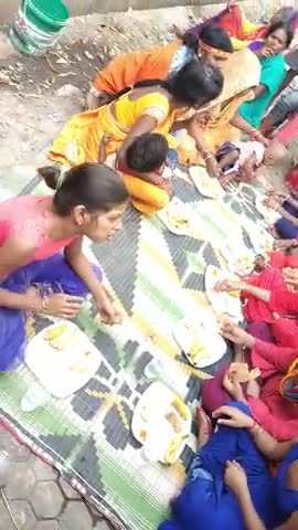 मैहर: 🙏🏼🙏🏼🌹🌹jai ma sarda 🙏🏼🙏🏼###knya bhojan ####sampann huaa Aaj 25/10/2020ko Maihar me🌹🌹🙏🏼🙏🏼