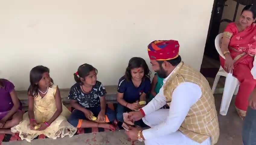 नवरात्रि के अंतिम दिन जगद्‌गुरु शंकराचार्य आश्रम में कन्या भोज खिलाने के सौभाग्य प्राप्त हुआ।
#karnisenachhattisgarh