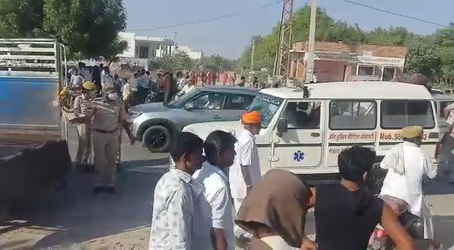 मेड़ता: #मेडता सिटी:-NH89 पर बाइक सवार ओर ट्रक सवार की जोरदार टक्कर,सूचना के बाद पुलिस नही पहुचने पर  ग्रमीणों का हंगामा,