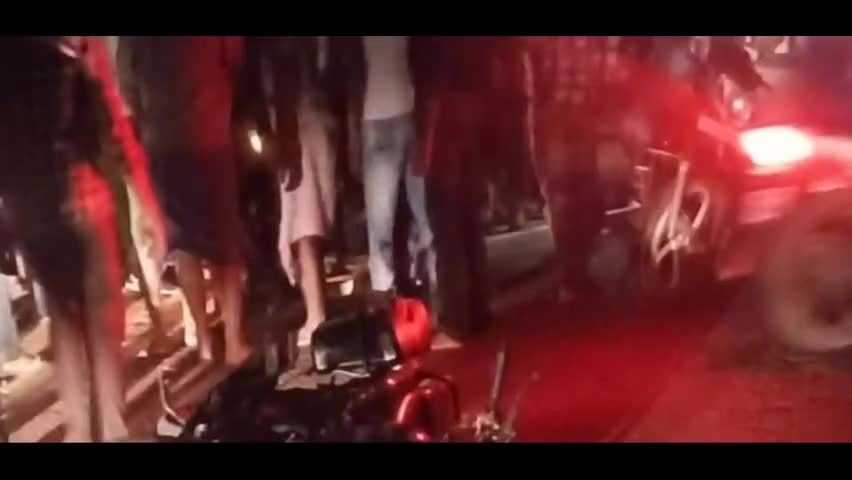 जरमुण्डी: बासुकीनाथ देवघर मुख्य मार्ग जरमुंडी थाना क्षेत्र अंतर्गत नबाडीह स्थित पेट्रोल टंकी के समीप दो बाइक की टक्कर #basukinath