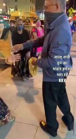 छिंदवाड़ा: एक व्यापारी ने गरबा खेलने गयी सभी महिला को सोने की चेन दी
#गुजराती
#व्यापारी
﻿#पब्लिक 
#publickipehal