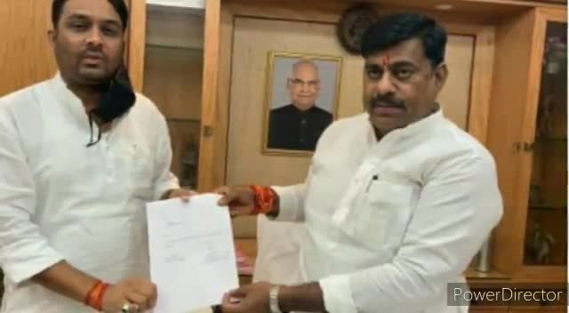 रतलाम नगर: मध्य प्रदेश में उपचुनाव के दौरान कांग्रेस को एक और बड़ा झटका लगा है। कांग्रेस विधायक राहुल लोधी बीजेपी में शामिल#bj p