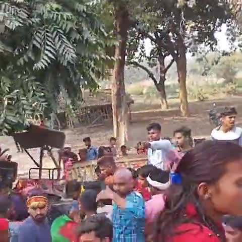 डलमऊ: दुर्गा मां की मूर्ति  के विसर्जन के लिए जा रहे ट्रैक्टर ट्राली ओवरटेक करने  में पलट गई#डलमऊ
