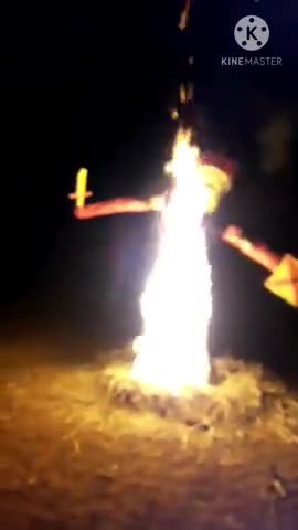बीना: #बीना:मंडी बामोरा में 10 फीट ऊंचे रावण के पुतले का दहन किया गया