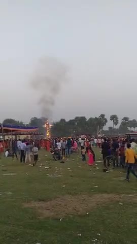 कुर्था: धरनई में #विजयदशमी पर #रावण को #पुतला फूका जा रहा है