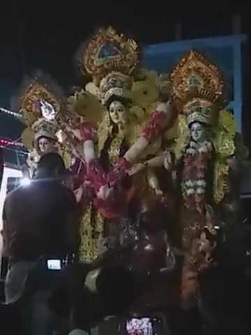 गोगरी: कल सोमवार शाम #मां_दुर्गा को नम आंखों से की गई विदाई साथ ही, शांतिपूर्ण तरीके से पुलिस बल की निगरानी में #विसर्जन की गई