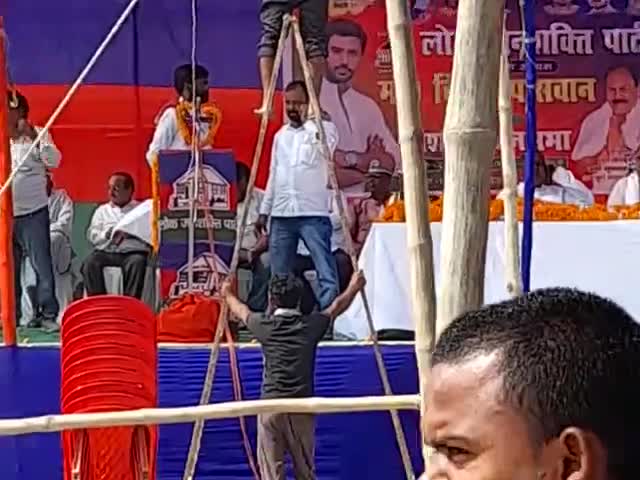 राजापाकर: rajapakr ke prangan me tuba beta chirag paswan ji ka aagman logo ka bhir #bellaciao #chirag_paswan