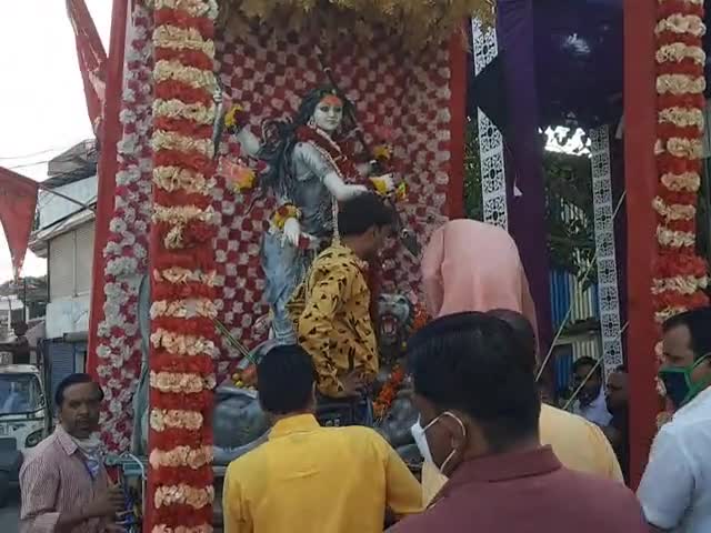 जबलपुर: शुक्ला नगर क्षेत्र की मातारानी आज धूमधाम से विदा हुई।
#aloktiwari55 
#aloktiwari55office