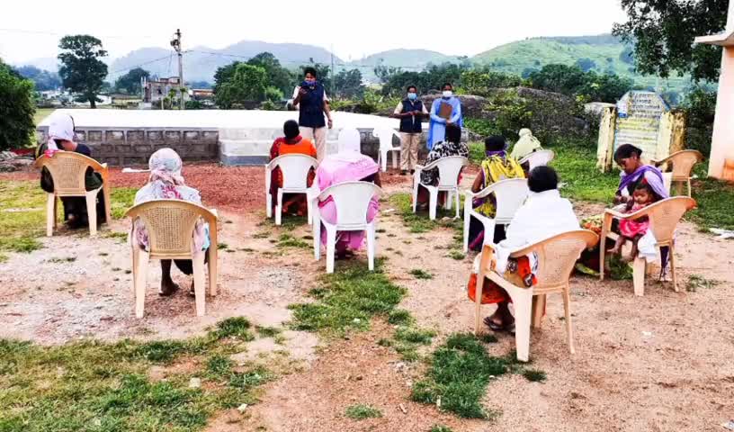 जशपुर: ग्राम गिरांग में पुलिस की रक्षा टीम द्वारा महिलाओं एवं युवतियों को आत्मरक्षा के लिए किया गया जागरूक #पुलिस #आत्मरक्षा