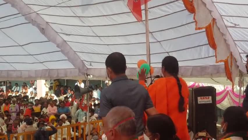 ब्यावरा: सुठालिया में शुश्री #उमा भारती जी पूर्व मुख्यमंत्री मध्यप्रदेश, पूर्व केंद्रीय मंत्री ने चुनावी सभा को संबोधित किया