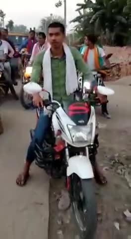 गोगरी: अपार जनसमर्थन के साथ #जदयू उम्मीदवार #डॉ_संजीव_कुमार ने किया रोड शो, #NDA_समर्थन में  #तीर_छाप पर #वोट करने की अपील की।