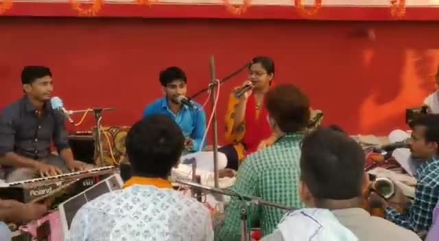 बलिया: बलिया में #प्रियंका_पायल और #अर्जुन के कीर्तन की शानदार जुगलबंदी,दोनों ने मिलकर शमा बांध दी☺️।।।