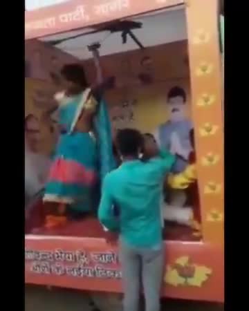 मध्यप्रदेश में 35-35 करोड़ में बिके जयचंद,
कुछ इस अंदाज में वोटों का जुगाड़ कर रहे है

वाह मोदी जी वाह ! 
#byelections