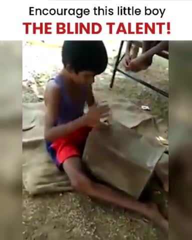 यह अंधा लड़का दिव्यांग आपके सभी ध्यान और प्रोत्साहन के लायक है। इसकी प्रतिभा सातवे आसमान पर है। #bollybood