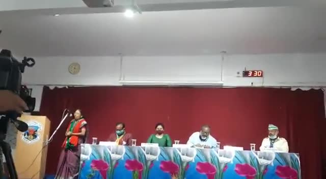 संत जेवियर स्कूल में, सभी विधायक प्रत्याशियों का डिबेट।

 शशि यादव का भाषण #shashiyadavfordigha181 
#14_झंडा_पर_तीन_तारा