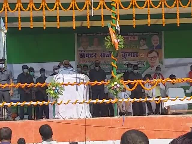 गोगरी: #नीतीश_सरकार ने हर क्षेत्र में गिनाई अपनी#उपलब्धियां,लालटेन का जिक्र कर #राजद पर किया कटाक्ष,कहा बिजली का जमाना आ गया है