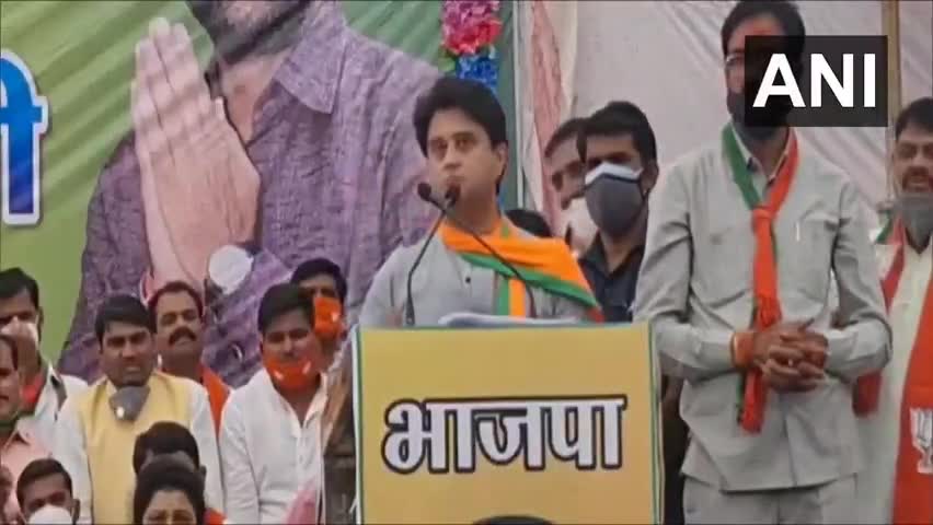 #हाँ_मैं_कुत्ता_हूँ-#सिंधिया
अगर कोई मेरे मालिक को उँगली दिखाएगा तो ये वफादार #कुत्ता_काटेगा ।