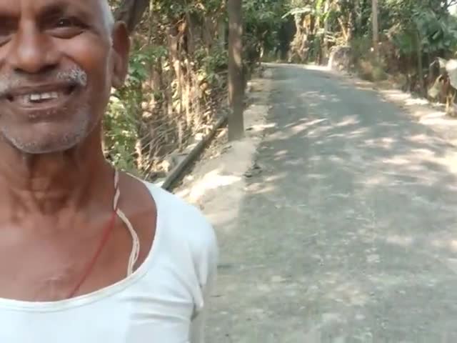 सोहावल: आजादी के बाद बनी #पूरे अभयराज सिंह का पुरवा अरथर सोहावल में सड़क  ग्रामीणों में सरकार को लेकर खुशी