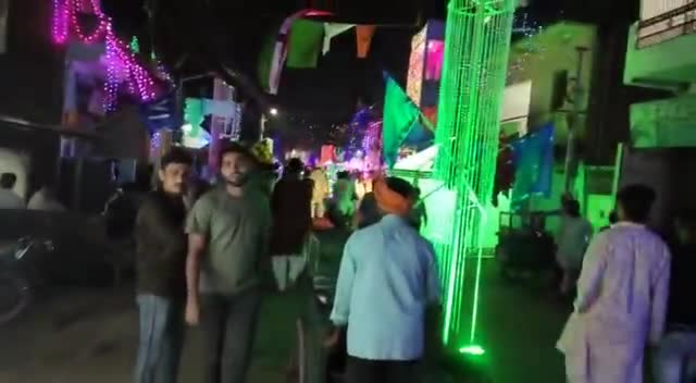 हज़ारीबाग: जश्ने ईद मिलादुन नबी की खुशी मे हज़ारीबाग़ को लरिया और लाईट से सजाया गया सारे रोड को।।

#EidMiladunNabiMubarak