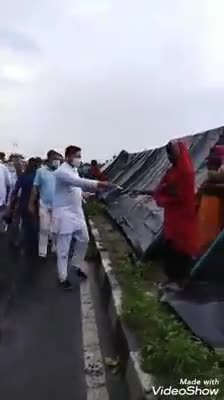 बाढ़ पीड़ितों से मिलकर उनका दर्द जाना औऱ दर्द को बांटने का प्रयास किया 
#तय_है_तेजस्वी_सरकार #जय_राजद_तय_राजद