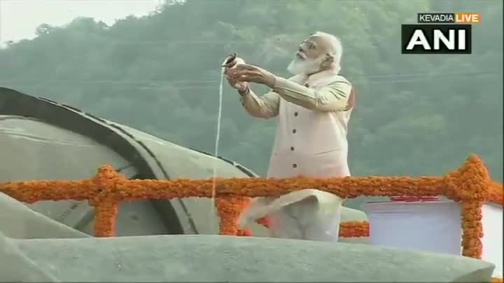#प्रधानमंत्री नरेंद्र मोदी ने #सरदार वल्लभभाई पटेल की जयंती पर केवड़िया में स्टैच्यू ऑफ यूनिटी पर उन्हें शत शत नमन।