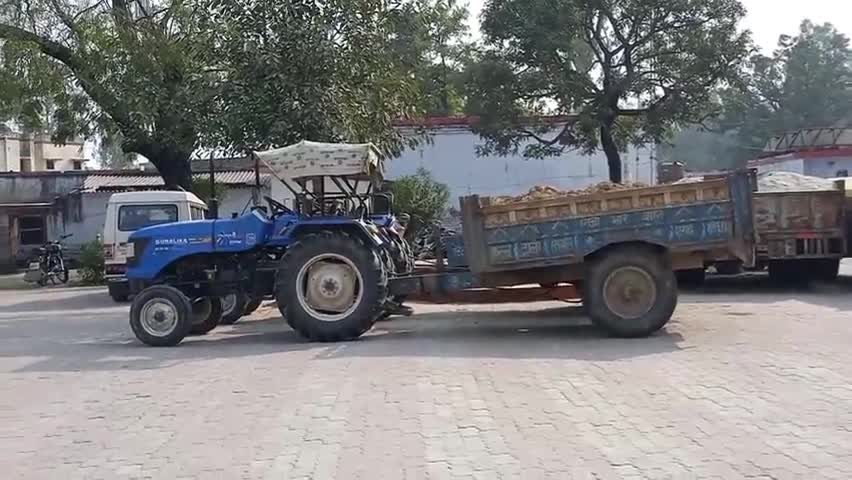 इकौना: अवैध खनन कर रहे 3 ट्रैक्टर ट्रॉली समेत एक जेसीबी को कटरा क्षेत्र से लेखपाल और पुलिस ने पकड़ा #अवैध_खनन