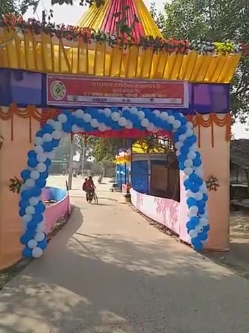 गोगरी: प्रखंड में बनाया गया है #आदर्श_मतदान_केंद्र, #दुल्हन की तरह सज धज कर है तैयार• सेल्फी लेने वालों की भी पहुंच रही है भीङ।