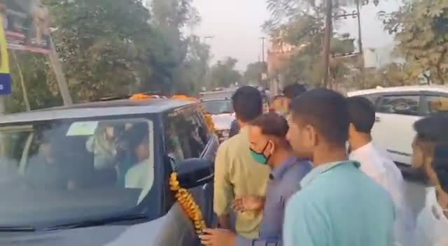 प्रसपा राष्ट्रीय अध्यक्ष मा0 शिवपाल सिंह यादव जी का ढोल नगाड़ों से स्वागत। सपा से गठबंधन के संकेत। #HimanshuSiddharth