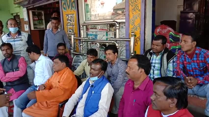 #दुमका_लोकसभा क्षेत्र के कुंडहित चौक में लोगों से मिलकर समस्याओं को सुना। जल्द समाधान का भरोसा दिलाया।