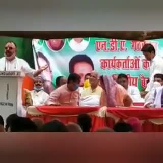 समझे नहीं आया कि #साहब
क्या बोल रहे?
क्यों बोल रहे?
किसके लिए बोल रहे?
ऐसे सवाल का जवाब बोलनेवाले के पास भी नहीं 😉😂