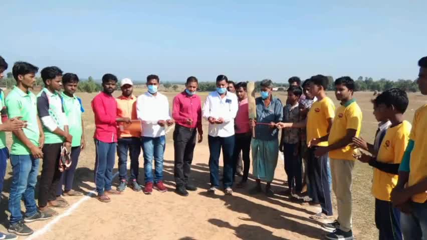 गाण्डेय: धोबियामोड़ के मैदान में दो दिवसीय 20-20 क्रिकेट प्रतियोगिता हुई 
आयोजित, पोखरिया ने स्लामपुर को हराया #टूर्नामेंट