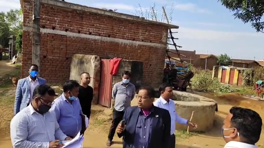 गाण्डेय: मनरेगा तथा 15वें वित्त योजना में गड़बड़ी की शिकायत पर गांडेय पहुंचे डीआरडीए निदेशक आलोक कुमार।
#गड़बड़ी,जांच।