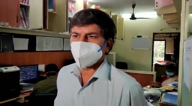 इंदौर: इंदौर। जिला प्रशासन का छापा।बंसी ट्रेड सेंटर के एमपी ऑनलाइन पर छापा। 
#indore #indorenews #indorenewslive #breaking