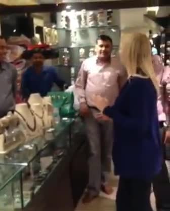 गदरपुर: गदरपुर क्षेत्र में विदेशी महिला का पंजाबी लोकगीत गाते हुए वीडियो सोशल मीडिया पर हो रहा है जमकर वायरल#वायरलवीडियो