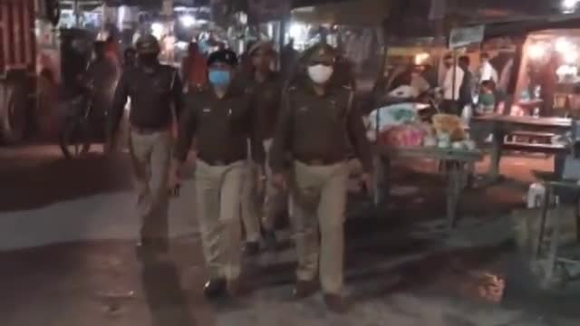 सेवराई: सेवराई एसडीएम रमेश मौर्य के नेतृत्व में गहमर पुलिस ने भदौरा बाज़ार में निकाला पैदल मार्च #पैदल_मार्च