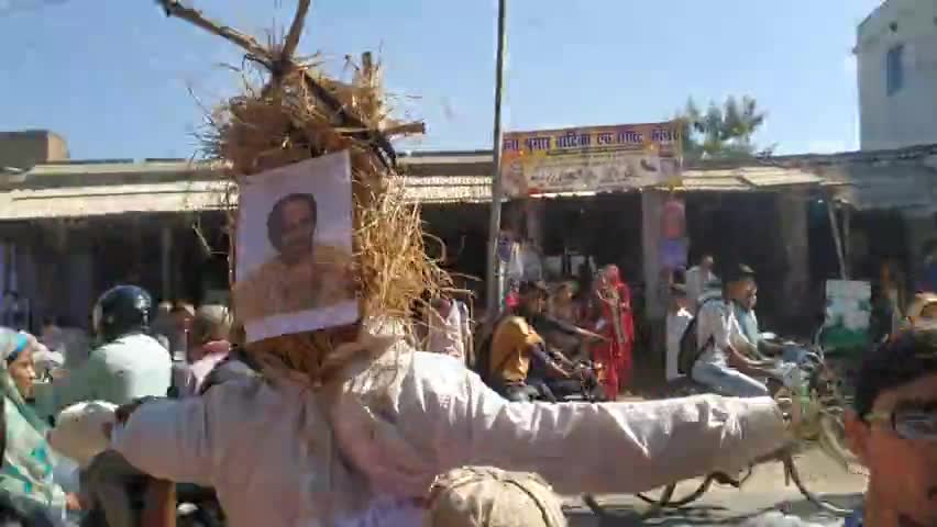 उद्धव ठाकरे का पुतला फूंका Hps College के मुख्य द्वार के सामने।ABVP है भरोसा है।
#rishikarn #abvpmadhepur #arnabgoswami