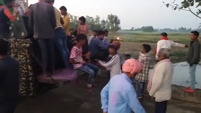 गोंडा: जिगना के मनवर नदी तट पर गणेश लक्ष्मी प्रतिमा का हुआ विसर्जन, शांति व्यवस्था पूरी तरह से रही कायम #मूर्ति_विसर्जन