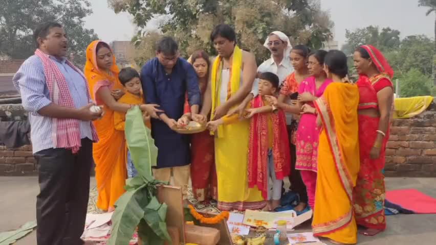 ओबरा: कारा बाजार में धूमधाम से मनाया गया भाई दूज का त्योहार  #भाई_दूज