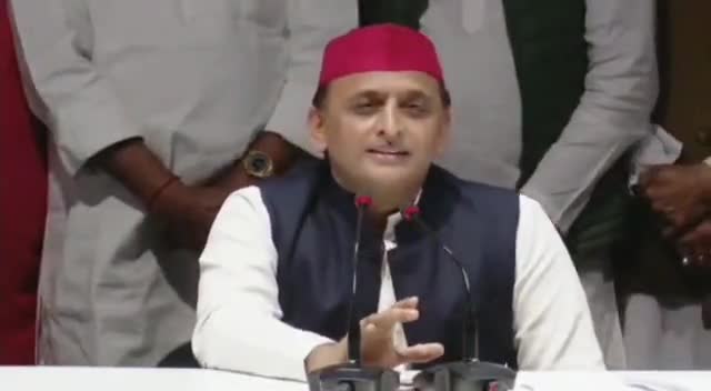 आ रहे है अखिलेश 
#2022_में_बाईसिकल