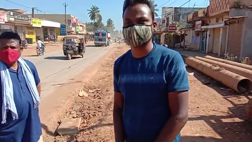जगदलपुर: महापौर जी को सड़को के किनारे बने गड्डो से दुर्घटना होने कि बड़ी आशंका से अवगत कराते हुए #शम्भू नाग #जगदलपुर