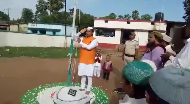 ये है बिहार के #शिक्षा_मंत्री जी।
#राष्ट्रगान_भी_नही_आता।
आप खुद सुनें।