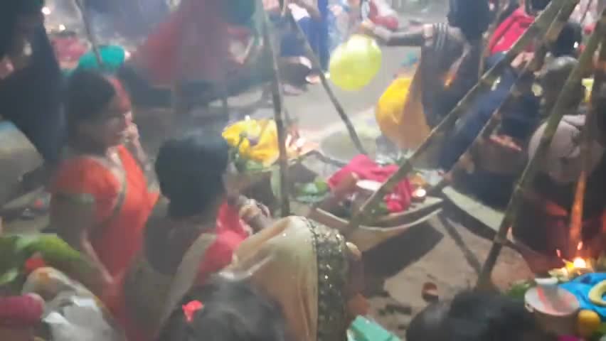 चैनपुर के तालाब रोड में मना छठ पूजा महोत्सव आप सभी को छठ पूजा की ढेर सारी शुभकामनाएं सभी की मनोकामना पूर्ण हो #ChathPuja