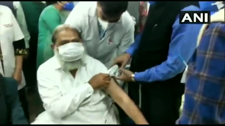 #कोरोना
वेक्सीन का ट्रायल।
हरियाणा के स्वास्थ्य मंत्री बिज पर किया
वेक्सीन का ट्रायल।
#खुशखबरी