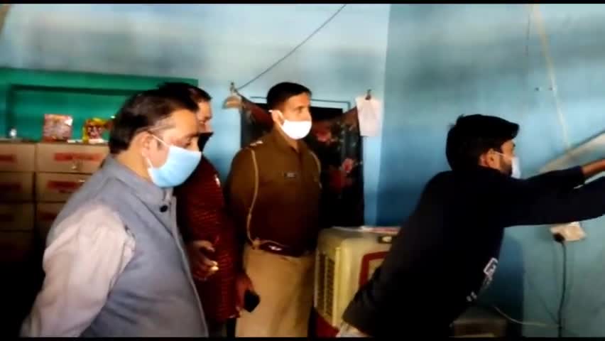सैफई: #तहसीलदार सैफई के नेतृत्व में जहरीली शराब को लेकर क्षेत्र में चलाया चेकिंग अभियान।