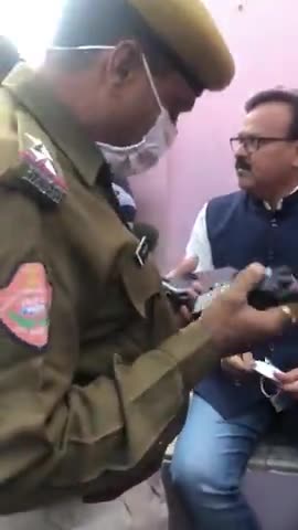 जयपुर: मास्क नहीं लगाने पर चालान को लेकर भड़के विधायक अमीन कागजी :- #CoronaVirus #JaipurUpdate ﻿#AshokGehlo  #WHO  #AminKagji