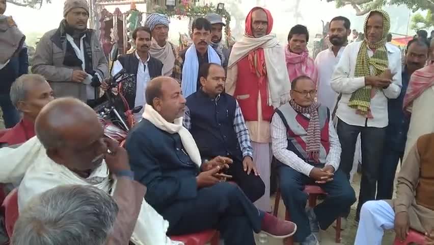 बासोपट्टी: खजौली विधायक #अरुण_शंकर_प्रसाद ने बासोपट्टी बभनदेइ तालाब के विभिन्न घाटों पर पहुच कर लोगो को दिया छठ की शुभकामनाएं