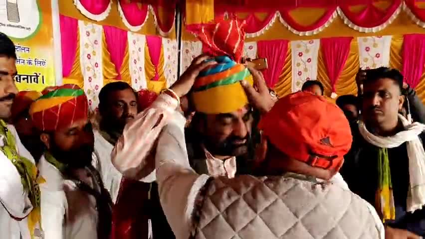 सायला: हनुमान बेनीवाल की झलक पाने के लिए कड़ाके की ठंड में रात 2 बजे तक सायला के डाबली में डटे रहे लोग #हनुमान_बेनीवाल