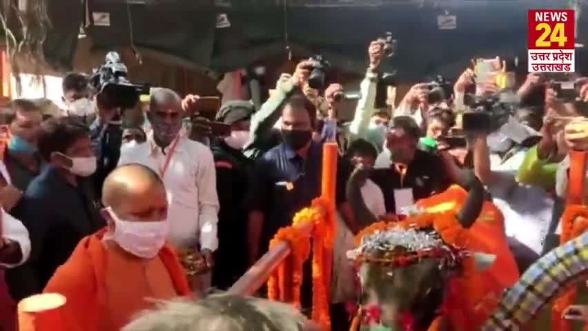 #गोपाष्टमी।
योगी आदित्यनाथ ने की #गौमाता_की_पूजा।