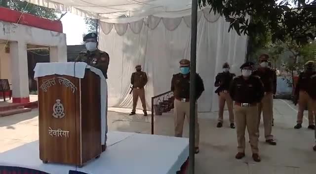 देेेवरिया: पुलिस झण्डा दिवस के अवसर पर पुलिस अधीक्षक देवरिया द्वारा पुलिस लाइन में झण्डारोहण किया गया 
#टीवी भारत